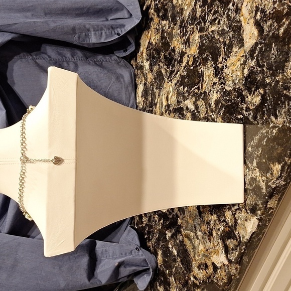 Jewelry display. NEW - Picture 2 of 3